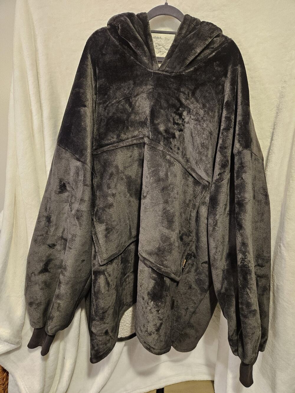 Tirrinia Premium Sherpa Oversized Hoodie Hooded Blanket, Soft, Heavy, Stadium